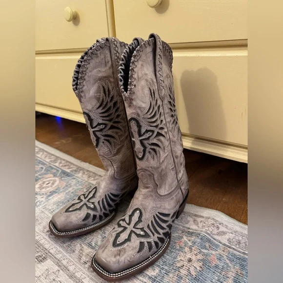 Women's Western Boots in Gray and Black - Picture 2 of 3